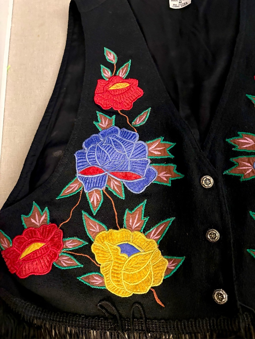 *Rare Find*
Vintage 90’s Contempo Casuals Boho Floral Embroidered Fringe Vest - Picture 2 of 7